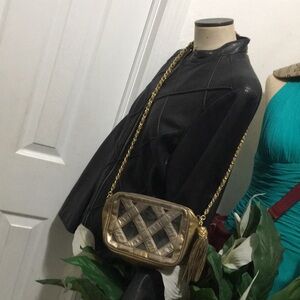 Vintage Chanel potable cross leather bag